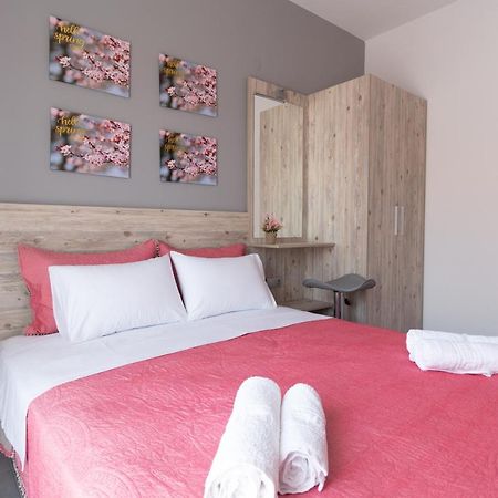 Golden Seaside 3 Apartment Nea Roda Exterior photo